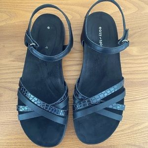 EasySpirit black Dottle 3 sandal size 8M